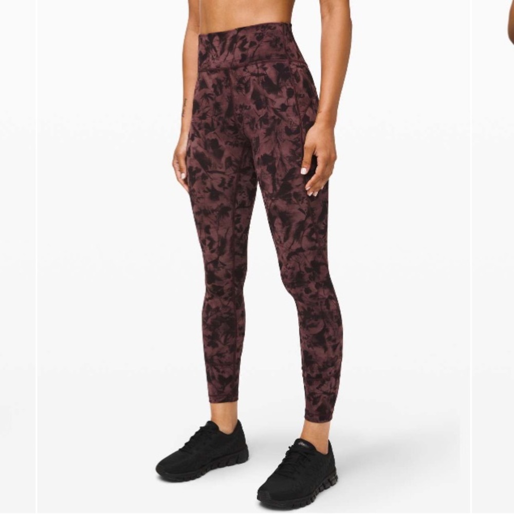 Lululemon In Movement Tight 25" *Everlux
Mini Dusk Floral Antique Bark Sz 10